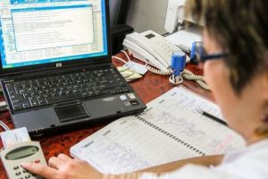 Criză prelungită pentru cardul de sănătate. CNAS: ,,Oamenii mor oricum. Și cu, şi fără sistem”