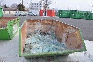 Reciclaţi aici! Orădenii pot recicla sticlele numai dacă le predau centrului de deşeuri RER