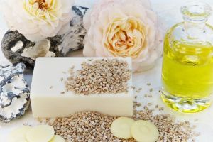 13 beneficii ale uleiului de trandafiri, pentru sănătate. Tu le ştiai?