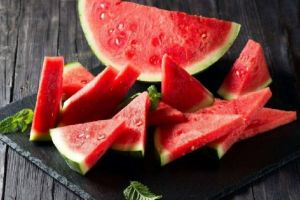 Pepenele roşu poate fi cel mai TOXIC fruct: Cum îţi dai seama dacă este OTRĂVIT