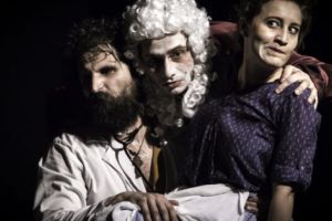 Comedie de Molière jucată în curţile sătenilor din Argeş!