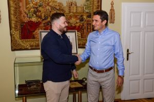 Cine este tânărul de 28 de ani, noul membru în echipa primarului Călin Bibarţ