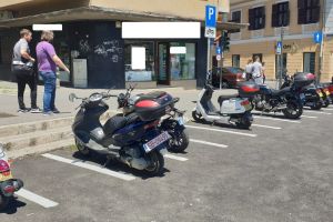 Primăria suplimentează locurile de parcare pentru motociclete din zona centrală a Sibiului