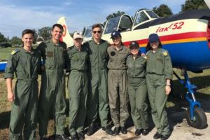 Primul lor zbor. Elevi ai Colegiului Militar din Alba Iulia, în tabără la baza aeriană Boboc