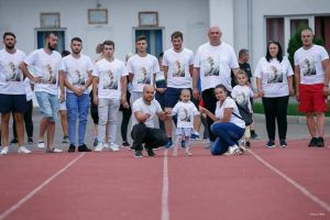 Aproape 10.000 de lei s-au adunat miercuri, la Fălticeni, pentru Eliza-Maria Balica, fetiţa ...