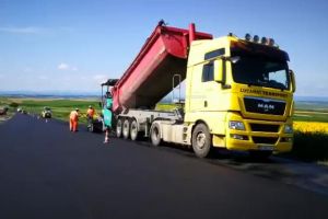 Asfaltările de pe E 85, aproape gata pe primul tronson. ...