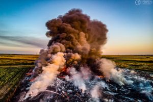 Incendiul de la Nojorid: Garda de Mediu va amenda cu 100.000 de lei firma care deţine depozitul de deşeuri (FOTO)