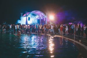Weekend INCENDIAR la Ștrandul „Neptun”! Arădenii vor petrece la Pool Party 07 cu DJ-i îndrăgiţi
