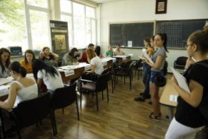 Se fac inscrieri: Filosofia si stiintele comunicarii, printre cele mai cautate domenii la Facultatea de Litere Baia Mare (VIDEO)