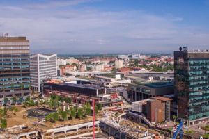 Iulius Town Timişoara: peste 1.000 de muncitori, tone de materiale, zeci de mii de plante şi utilaje