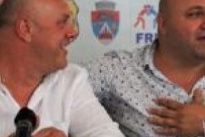 În Reşiţa încep luptele. Și pe saltea!