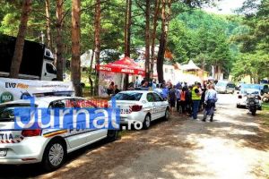 FOTO: Motociclişti din toată ţara şi-au dat întâlnire în Munţii Vrancei. Poliţiştii sunt alături de ei