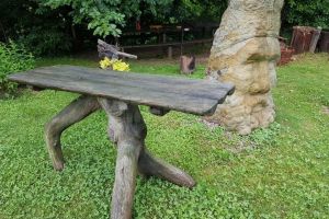 O nouă ediţie a taberei meşterilor populari şi pictorilor naivi, în „Poiana Dacilor”