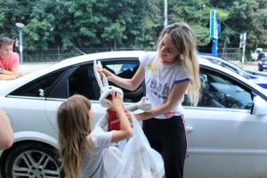 Mai mulţi tineri voluntari sar în ajutorul Asociaţiei H.A.P.P.Y . Asociaţia are nevoie de un spaţiu!