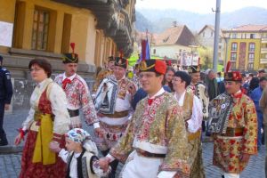 Junii Roşiori vă invită la maialul de Sfântul Ilie