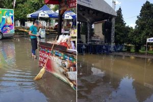 Știrea ta| Cu barca…, „Sus, sus, sus, la moţi la munte”, după o ploaie puternică!