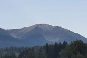 Turist decedat pe munte, in Maramures Salvamontistii, cu sechestru pe masina speciala de interventii