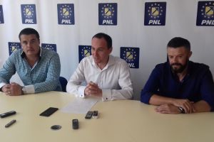 Două noi achiziţii liberale: Dan Tache şi Adrian Mihai