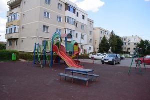 Primaria Cumpana face apel catre locutitorii comunei - Ansamblul locurilor de joaca a fost dezmembrat prin slabirea suruburilor, ceea ce a pus in pericol viata copiilor“  (galerie foto)