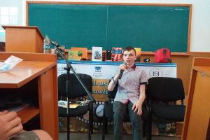 Adolescentul Sebi Crăciun, cu un palmares de şase volume de poezii publicate, invitat la ...