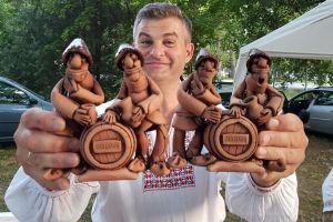 A început Târgul Meşterilor Populari, cu obiecte alese, în Parcul Bălcescu (FOTO) 