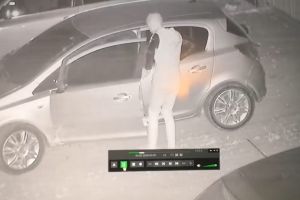 VIDEO – Val de spargeri auto în Cartierul Arhitecţilor – Un hoţ a ’’verificat’’ mai multe maşini