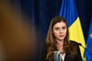 Vicepreşedinta PRO România a găsit banii pentru revizuirea Constituţiei! În conturile partidelor politice!