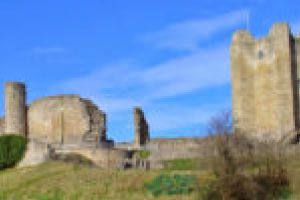 Pe urmele lui Ivanhoe şi Robin Hood! Zboară spre o vacanţă răcoroasă, la Doncaster!