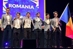 FOTO Avem cu ce ne mândri! Un tânăr din Botoşani se întoarce cu bronzul de la olimpiada internaţională de matematică