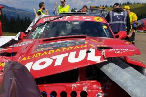 FOTO. Accident! Şoferiţa de 16 ani din Satu Mare a intrat în parapet