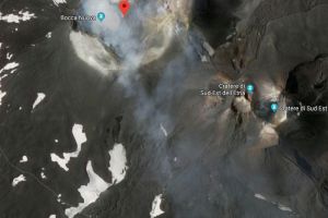 A erupt vulcanul Etna. Doua aeroporturi au fost inchise