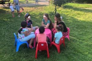 Trupa Zbumzzi inveseleste copiii in Țara Piticilor din Constanta