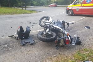 FOTO – Motociclişti loviţi în plin de o maşină pe Transfăgărăşan