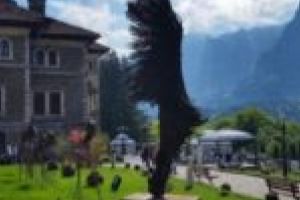 Caransebeşul, promovat prin artă. 10 sculpturi monumentale, expuse pe domeniul Castelului Cantacuzino