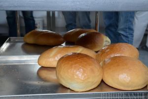 Razii la brutării: Opt firme din Bihor, amendate pentru lipsa de igienă din maşini şi hale de producţie