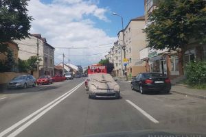 O maşină... praf: S-a ales praful dintr-o Toyota ratată de „hingherii” oraşului