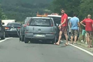 Foto| Știrea ta: Ziua accidentelor pe DN 1, între Aiud şi Teiuş. Carambol cu 3 maşini implicate cu 500 m înainte de panta la de la Gârbova