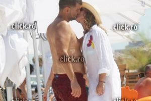 Simona Halep, fotografiată la plajă cu iubitul. Vezi cine este! (FOTO)