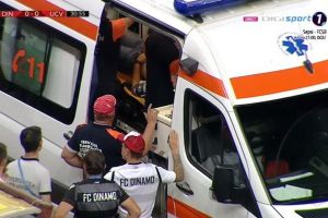 Şoc pe Arena Naţională! Antrenorul echipei Dinamo Bucureşti s-a prăbuşit pe banca de rezerve în urma unui stop cardio-respirator (VIDEO)
