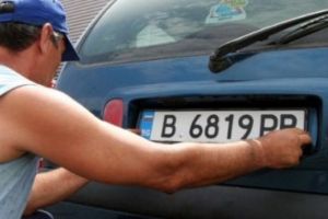 Șoferi din Vâlcea şi Prahova prinşi că şofau la Sibiu cu maşini fără drept de circulaţie în România