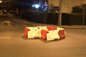 Foto| Știrea ta: La Alba Iulia a apărut sensul giratoriu din piese LEGO