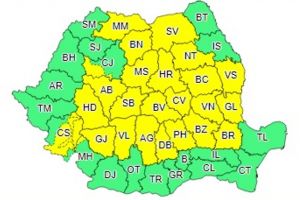 ULTIMĂ ORĂ: Caniculă şi vijelii până diseară. Ploi torenţiale până mâine dimineaţă