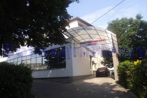 O fetiţă din Botoşani a ajuns la spital, după ce un dulap a căzut peste ea