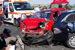 Patru persoane, inclusiv un copil de 11 ani, rănite  în carambolul de pe A2. Toţi se aflau într-un Matiz cu număr de Prahova