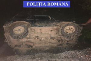 Tânăr din Coşbuc, urmărit de poliţişti şi reţinut. Ce infracţiuni a comis