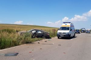 Accident rutier pe DJ229L. Autoturism rasturnat in afara partii carosabile. Trei victime