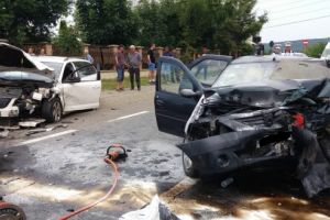 FOTO. Accident rutier pe Calea Sighişoarei. Circulaţie blocată. O persoană a decedat, alta se află în stare gravă