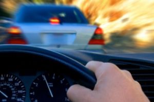 Tânăr sub influenţa drogurilor, prins cu 180 de km/h pe DN2