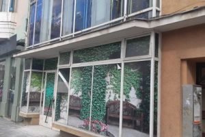 FOTO: Spaţiul comercial de 10.000 euro/mp a intrat în renovare