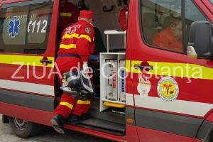 Autoturism, cuprins de flacari pe Valea Oltului dupa ce s-a lovit de o stanca